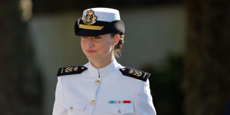La princesa Leonor inicia con ilusión su formación militar en la Escuela Naval