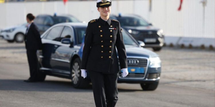 La Princesa Leonor se embarca en un buque escuela para completar su instrucción militar