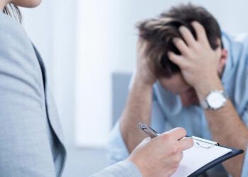 La salud mental juvenil altera la “curva de la felicidad”