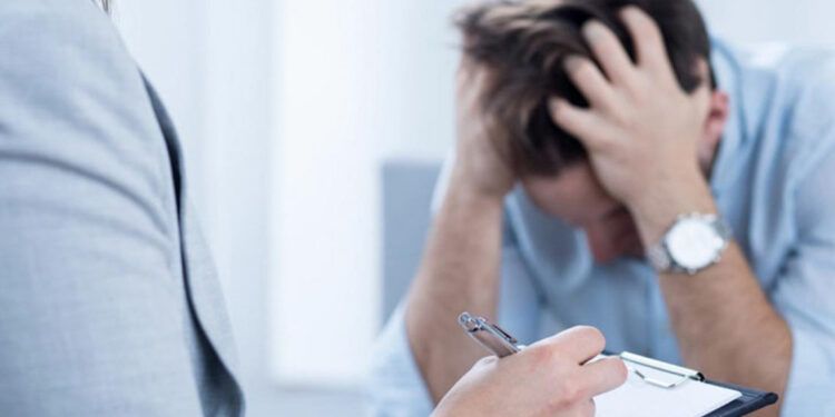 La salud mental juvenil altera la “curva de la felicidad”