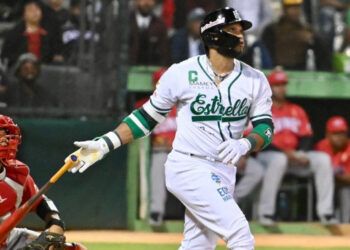 Las Estrellas Orientales firman de nuevo a Robinson Canó