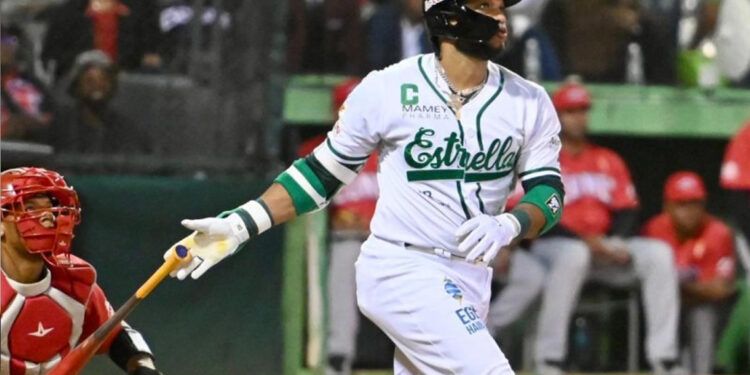 Las Estrellas Orientales firman de nuevo a Robinson Canó