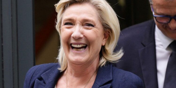 Le Pen condenada e inhabilitada por desvío de fondos