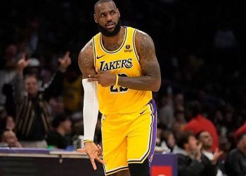 LeBron critica al centro de revisiones de la NBA