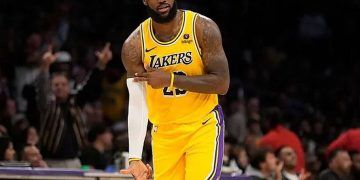 LeBron critica al centro de revisiones de la NBA