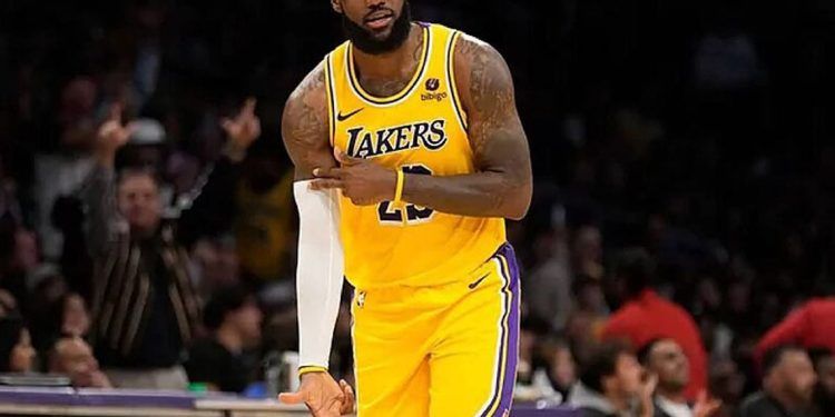 LeBron critica al centro de revisiones de la NBA