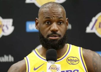 LeBron James criticado por usar truco publicitario con alcohol