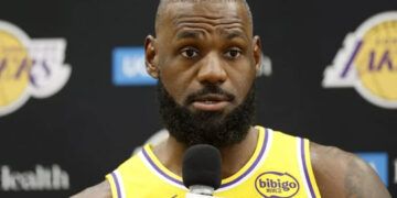 LeBron James criticado por usar truco publicitario con alcohol