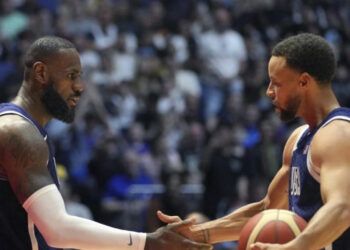 LeBron James decide victoria de EE.UU. con un triple