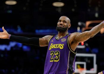 LeBron James seguiría en los Lakers para la temporada 2025-26