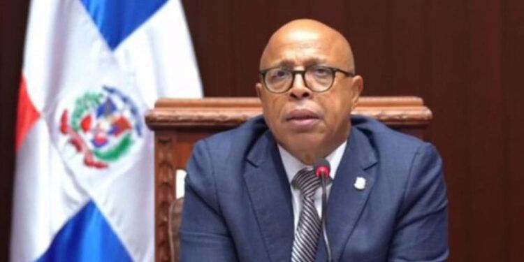 Legisladores defienden repatriaciones de haitianos ilegales