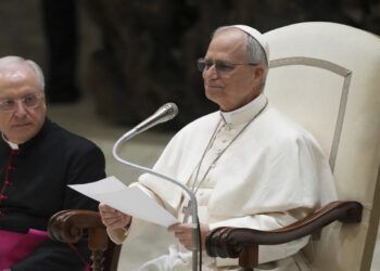 León XIV llama a proteger la dignidad de pobres y débiles