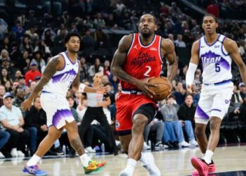 Leonard anota 45 puntos y Clippers suman sexta victoria seguida