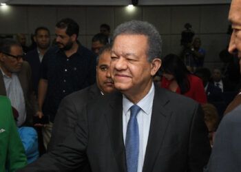 Leonel advierte que vetar giros a la izquierda causará caos vial