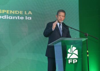 Leonel Fernández califica como "bombazo fiscal" la reforma del Gobierno