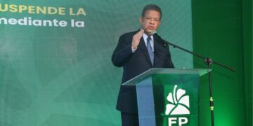 Leonel Fernández califica como "bombazo fiscal" la reforma del Gobierno