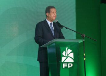 Leonel Fernández critica políticas migratorias y visas en Haití
