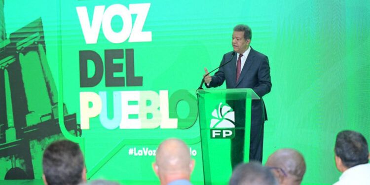 Leonel Fernández enumera 100 obras realizadas en Santiago