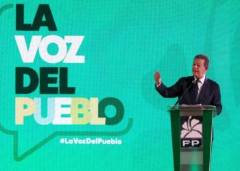 Leonel Fernández pide consenso para evitar crisis fiscal