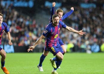 Lewandowski firma un ‘hat-trick’ y acerca al Barça al Real Madrid