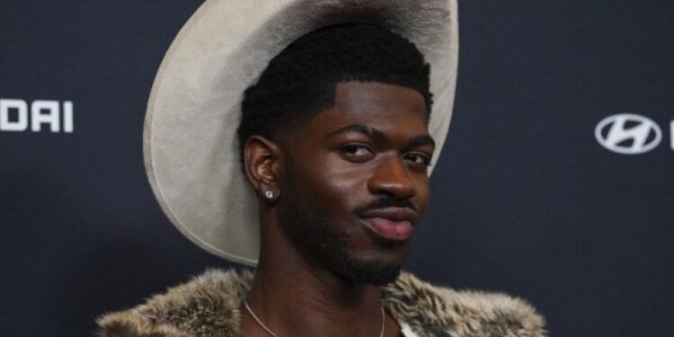 Lil Nas X sale libre tras pagar fianza de 75 mil dólares