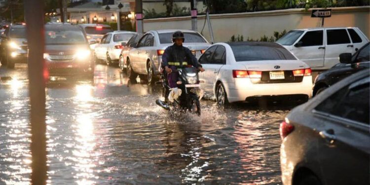 Lluvias causan estragos en Santo Domingo Norte y Distrito Nacional