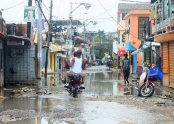 Lluvias dejan 2,450 evacuados y 490 viviendas afectadas; 15 provincias siguen en alerta