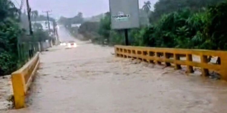 Lluvias en Puerto Plata aíslan comunidades por desbordes de ríos