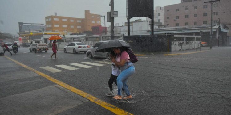 Lluvias por vaguada afectan varias provincias; alertas en vigor