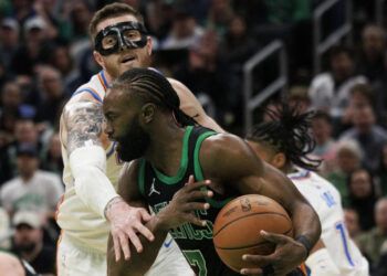 Los Thunder aseguran playoffs, Bridges brilla y Horford destaca