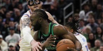 Los Thunder aseguran playoffs, Bridges brilla y Horford destaca
