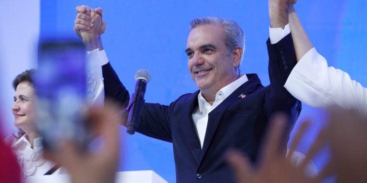 Luis Abinader asegura reelección en República Dominicana