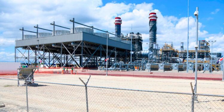 Luis Abinader inaugura planta eléctrica de 414 MW