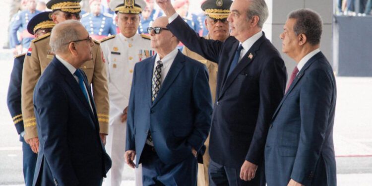 Luis Abinader y expresidentes acuerdan política común sobre Haití