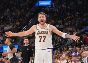 Luka Doncic lidera triunfo de Lakers ante Knicks