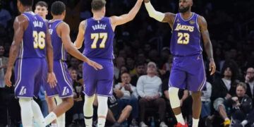 Luka y LeBron impulsan triunfo de Lakers sobre Clippers