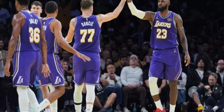 Luka y LeBron impulsan triunfo de Lakers sobre Clippers