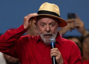 Lula asegura estar "100 % curado de la cabeza" tras cirugía