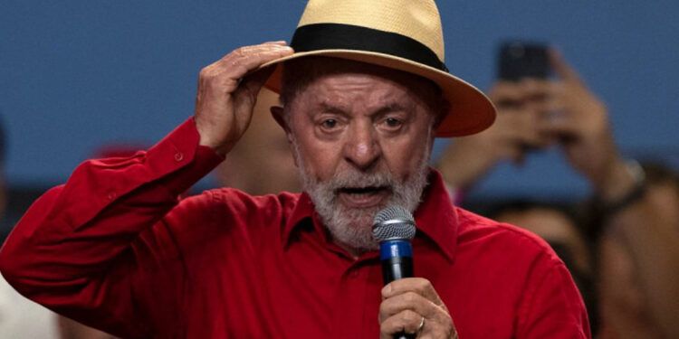 Lula asegura estar "100 % curado de la cabeza" tras cirugía
