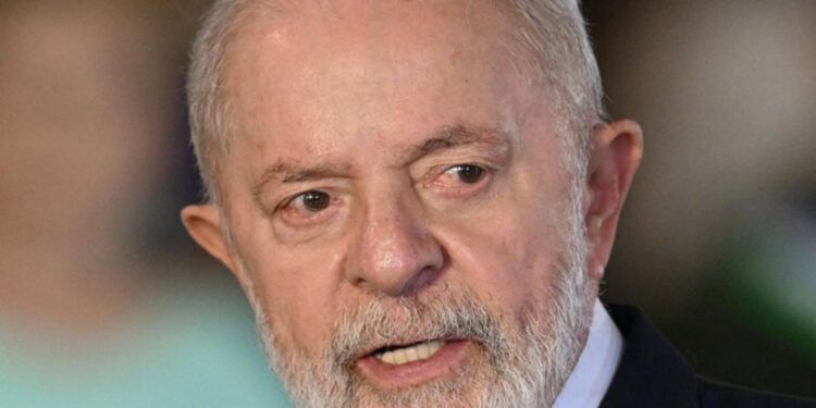 Lula felicita a Orsi por su victoria presidencial en Uruguay