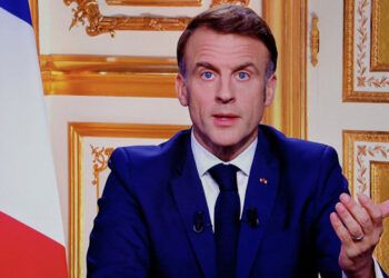 Macron afirma que cumplirá su mandato "hasta el final" en 2027