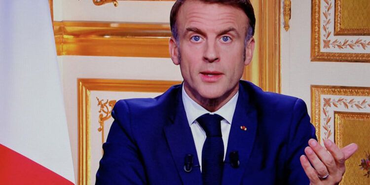 Macron afirma que cumplirá su mandato "hasta el final" en 2027