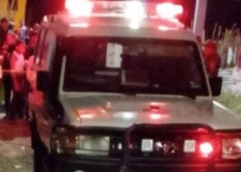 Madre e hijos graves tras ataque de agente de la DNCD en Baní