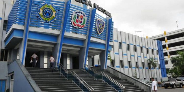 Madre envenena a tres hijos y se suicida en Santo Domingo Este