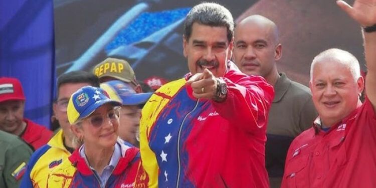 Maduro acusa a Borrell de dirigir ataques contra Venezuela