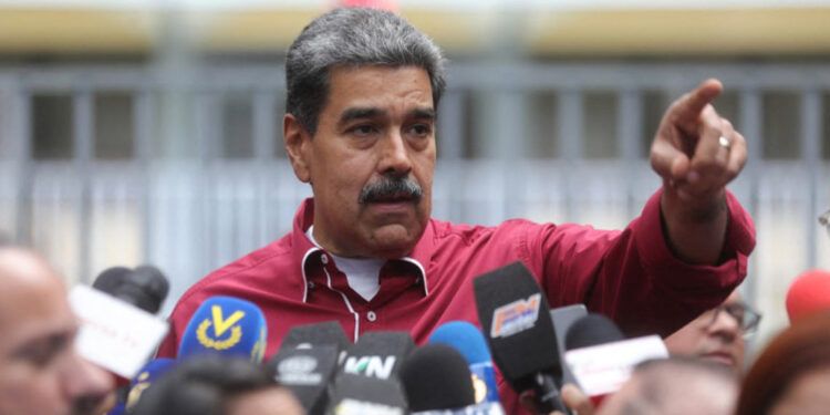 Maduro consolida poder en elecciones sin oposición real