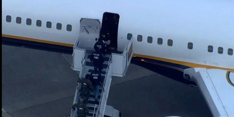 Maduro llega esposado a Nueva York bajo fuerte custodia