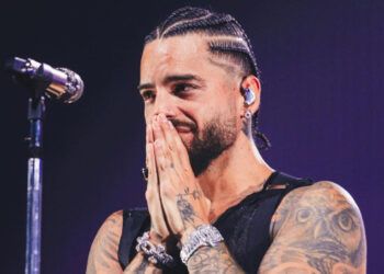 Maluma detiene concierto para regañar a fan que llevó a su bebé