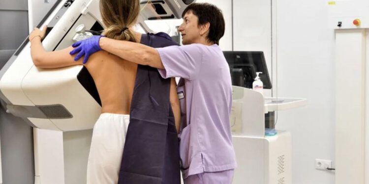 Mamografía reduce 40% las muertes por cáncer de mama