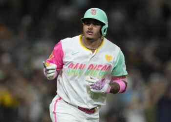 Manny Machado iguala récord de jonrones con los Padres de San Diego